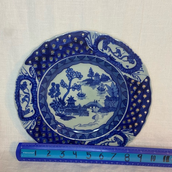 Antique Blue White Reticulated 9-1/2" DINNER PLATES Decor (2) Birds, Landscape - Picture 3 of 7